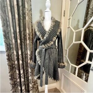 Cable Knit Wool Cardigan Gray
Sweater With Genuine Fur Trim Collar - Size M